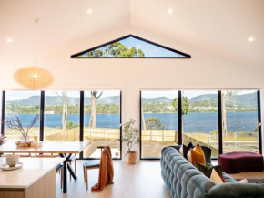 Luxurious Waterfront home in the North of Hobart, Hobart